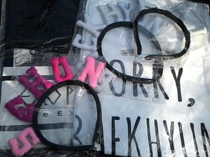 Mengais Rezeki Jualan Merchandise EXO Sampai Singapura