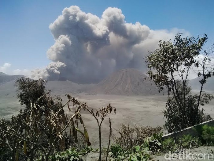 Gunung Bromo, Raung dan Semeru Berstatus Waspada