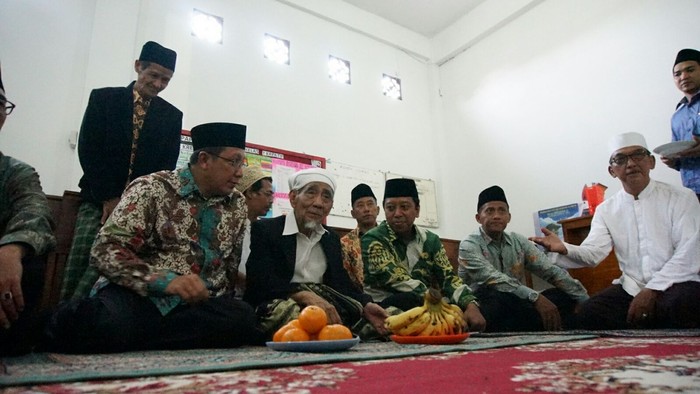 Petinggi PPP Temui Mbah Moen Minta Arahan Soal Muktamar Islah