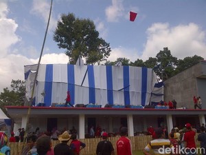 Tenda Kapolda Jatim Nonton Karapan Sapi di Jember Roboh