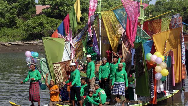 Uniknya Peringatan Maulid Nabi 'Maudu Lompoa' di Cikoang Uniknya Peringatan Maulid Nabi 'Maudu Lompoa' di Cikoang