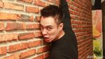 Nempel di Dinding, Baim Wong Ngapain Sih?