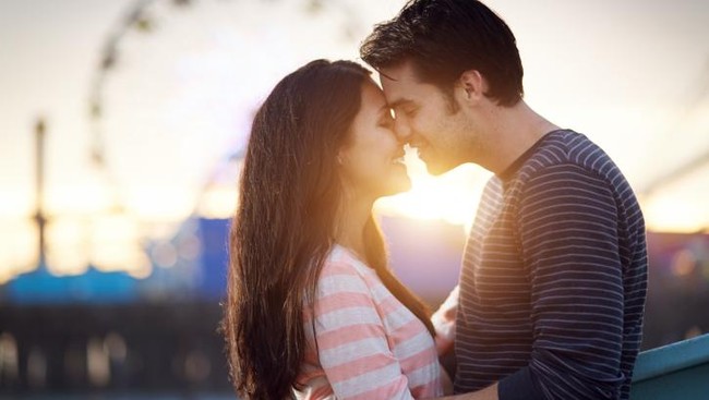 4 Trik Meningkatkan Pembakaran Kalori Saat Berciuman
