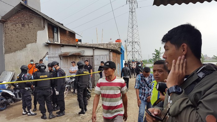 Polisi Gerebek Rumah di Bandung, Diduga Terkait Bom Malam Tahun Baru