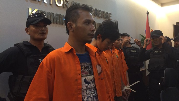 Perampokan Apotek di Cipayung yang Terekam CCTV Diotaki Mantan Pegawai