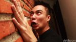 Nempel di Dinding, Baim Wong Ngapain Sih?
