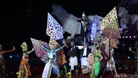 Acara dimulai dengan tarian juga drama teatrikal yang mengisahkan tentang Kerajaan Padjajaran dengan tokoh utama sang Maha Raja Siliwangi.