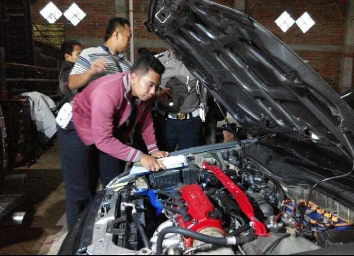 Polisi cek fisik kendaraan gudang di Magetan