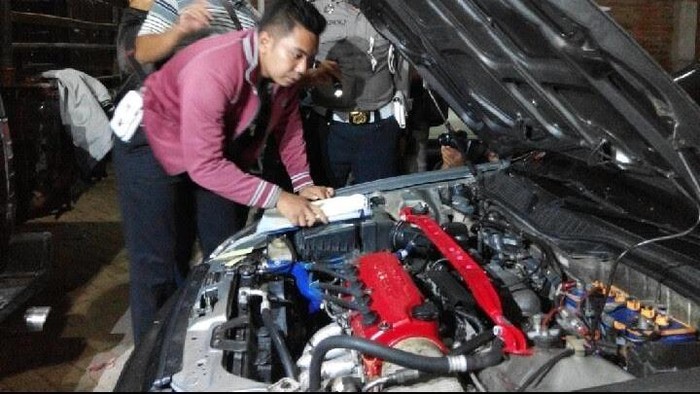 Polisi cek fisik kendaraan gudang di Magetan