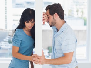 Pria yang Suka Melakukan Kekerasan Pada Pasangannya, Bisakah Berubah?