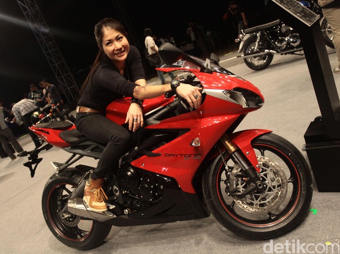 Triumph Yakin Pengguna Moge Tidak Permasalahkan Penggolongan SIM C