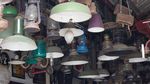 Nostalgia Masa Lalu Lewat Barang Antik di Pasar Triwindu, Solo