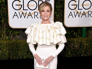 Foto: Gaun Selebriti di Golden Globes Jadi Lelucon Konyol di Media Sosial