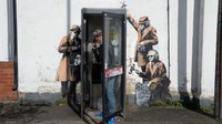 Ini bukan pertama kalinya Banksy membuat mural di sebuah bangunan. Salah satu yang fenomenal adalah mural stensil Spy Booth yang dihancurkan pekerja bangunan.  Foto: BBC