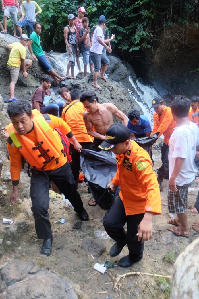 Pria di Semarang Tewas Tenggelam Saat Mandi di Air Terjun
