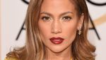 Stunning! Jennifer Lopez Elegan Bergaun Kuning di Golden Globe 2016