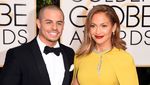 Stunning! Jennifer Lopez Elegan Bergaun Kuning di Golden Globe 2016