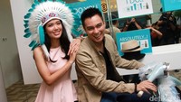 Pica dan Baim tampak sumringah berpose di atas Vespa. Pool/Gus Mun/detikFoto.