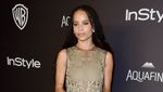 Kenakan Dress Menerawang, Zoe Kravitz Ekspos Payudara