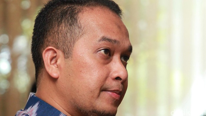 Velix Wanggai yang bernama lengkap Velix Vernando Wanggai (lahir di Jayapura, Papua, 16 Februari 1972; umur 43 tahun) adalah seorang aktivis, ahli hubungan internasional dan politisi Indonesia. Ia resmi diangkat menjadi Staf Khusus Presiden pada 20 November 2009. Ia dipercaya oleh Presiden Susilo Bambang Yudhoyono untuk menjadi staf khusus yang bertugas membantu memberi masukan pada presiden tentang hal-hal yang berhubungan dengan pembangunan daerah dan otonomi daerah di Indonesia. Sebelumnya, Velix berkarier sebagai Staf Perencana pada Direktorat Kawasan Khusus dan Daerah Tertinggal, Badan Perencanaan Pembangunan Nasional (Bappenas)