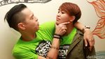 Kocak! Begini Kemesraan Ernest Prakasa dan Istri