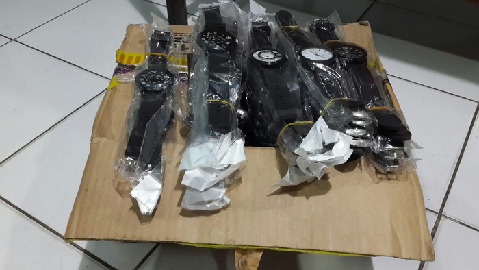 Curi 150 Jam Tangan, Agus Diamankan di Polsek Senen