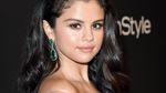 Cantiknya Selena Gomez Dibalut Dress Putih