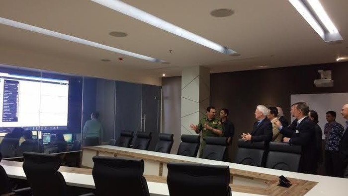 Ahok Ajak Tamu dari AS Kunjungi Ruang Jakarta Smart City
