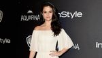 Cantiknya Selena Gomez Dibalut Dress Putih