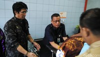 Setelah dimandikan di Rumah Sakit Dharmais, Grogol, Jakarta Barat, rencananya jenazah pemain sitkom Tawa Sutra itu akan dibawa ke rumah duka di kawasan Jatiwaringin, Bekasi.