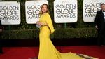 Stunning! Jennifer Lopez Elegan Bergaun Kuning di Golden Globe 2016
