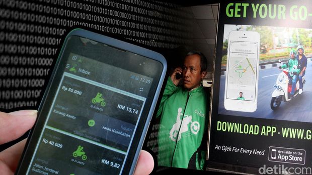 Pilih Ojek Online Mana, Go-Jek atau Grab? 