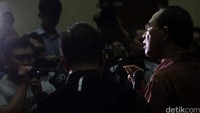 Suryadharma memberikan keterangan pers usai sidang.