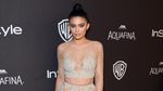 Kylie Jenner Seksi Bergaun Bak Princess di After Party Golden Globe 2016