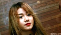 Dara tampil cantik dengan baju hitam. Pool/Gus Mun/detikFoto.