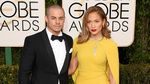 Stunning! Jennifer Lopez Elegan Bergaun Kuning di Golden Globe 2016