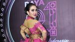 10 Foto Terheboh : Kemeriahan Golden Globe dan Gaya Rambut Nyentrik Nasar