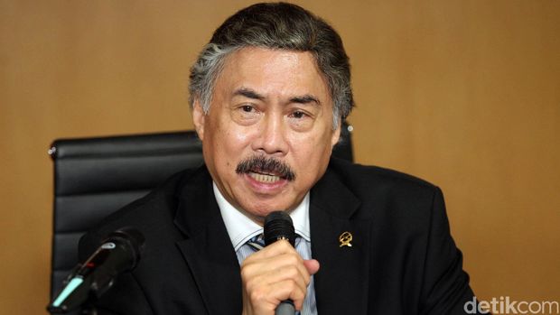 Gayus Lumbuun / 