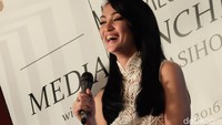 Apalagi saat melihat aktris berusia 36 tahun itu tersenyum.