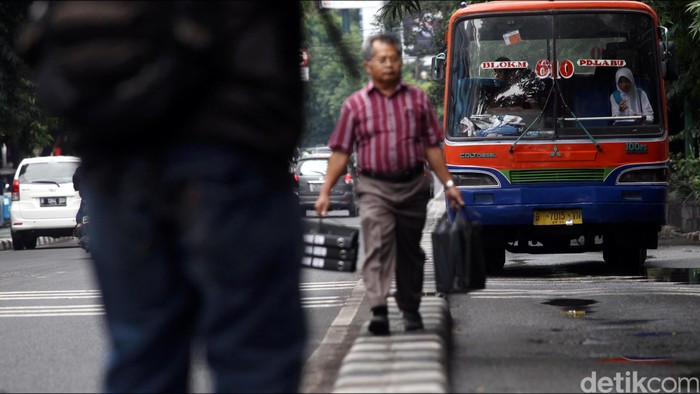 Tarif Turun, Sopir Angkot DKI Waswas Setoran Mengecil