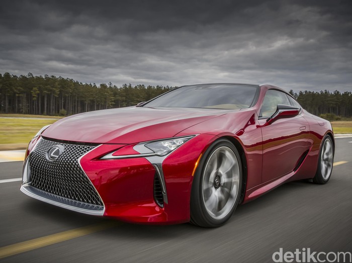 Lexus Perlihatkan Coupe Mewah dan Cantik LC 500