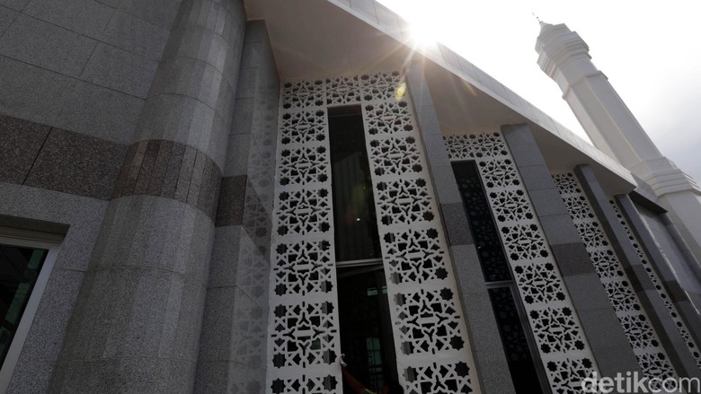 Melihat Lebih Dekat Masjid Fatahillah di Balai Kota yang Dibangun Ahok Melihat Lebih Dekat Masjid Fatahillah di Balai Kota yang Dibangun Ahok