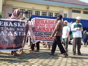 1.000-an Pendukung Baasyir Ramaikan Sidang PK di PN Cilacap