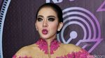 Bergaun Kebaya Pink, Syahrini Cetar Seperti Princess