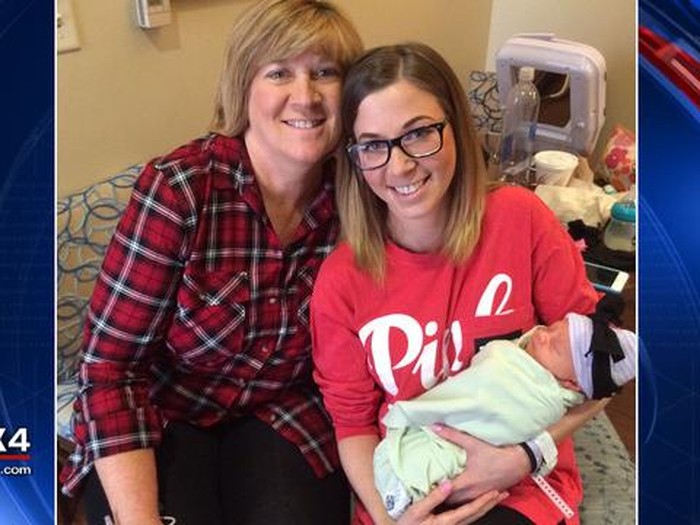 Anaknya Susah Hamil, Wanita Ini Rela Mengandung Cucunya Sendiri