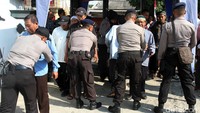 Pemeriksaan ketat dilakukan kepada pendukung Baasyir.