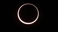 Gerhana matahari total terlihat di Taman Nasional Grand Canyon, Arizona 20 Mei 2012. David McNew/Getty Images. 