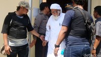 Tim Pembela Muslim (TPM) Achmad Michdan mengatakan soal memori PK, ada 2 permasalahan pokok yang disampaikan, yakni bahwa ada pertimbangan hukum yang keliru soal vonis terhadap Baasyir. Selain itu, dalam kasus terorisme Aceh, dia mengatakan jika Baasyir bukanlah pelaku utama.