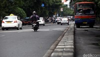 Sementara, Andri menganjurkan pada pemilik metromini untuk melakukan peremajaan di trayeknya sendiri, supaya tidak terkesan nganggur paling tidak pihak metromini bergabung dengan Kopaja.