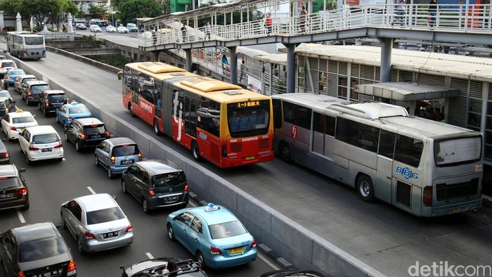 Antisipasi Copet, Satgas Khusus Berpakaian Preman Diterjunkan di TransJ